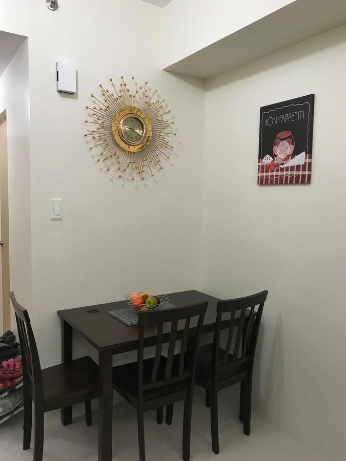 טגאיטאי Jj Suites Tagaytay @ Wind Residences מראה חיצוני תמונה